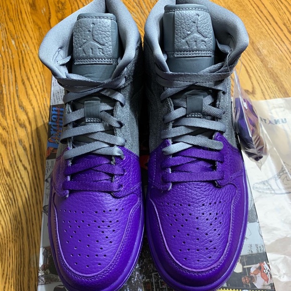 Jordan 1 mid Sheila Rashid size 9W/7.5M DS - Picture 2 of 8